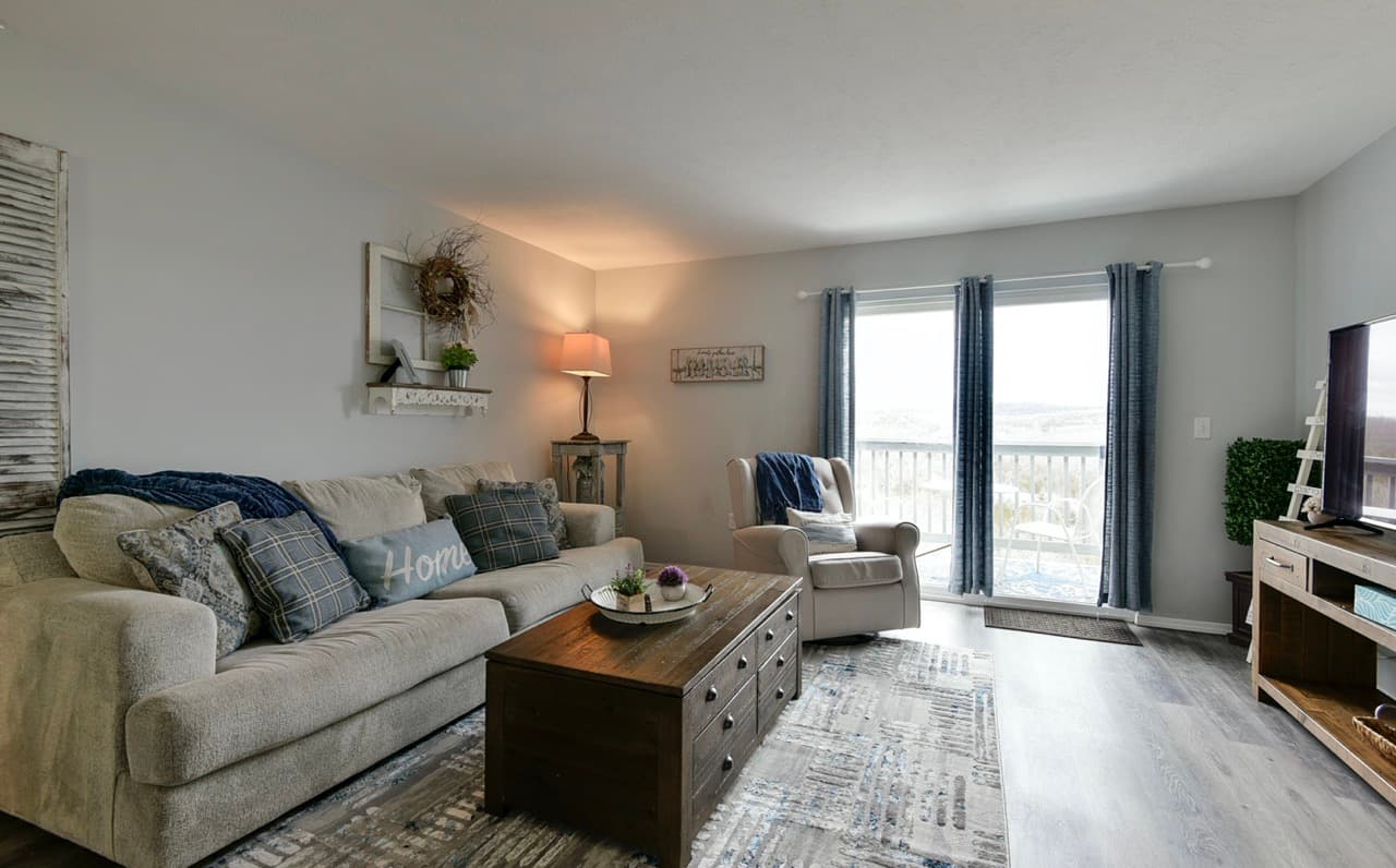3BR Retreat w/ Views | Near SDC — Open living room with farmhouse decor